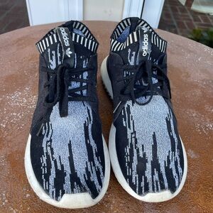 Adidas tubular sneaker 🖤
